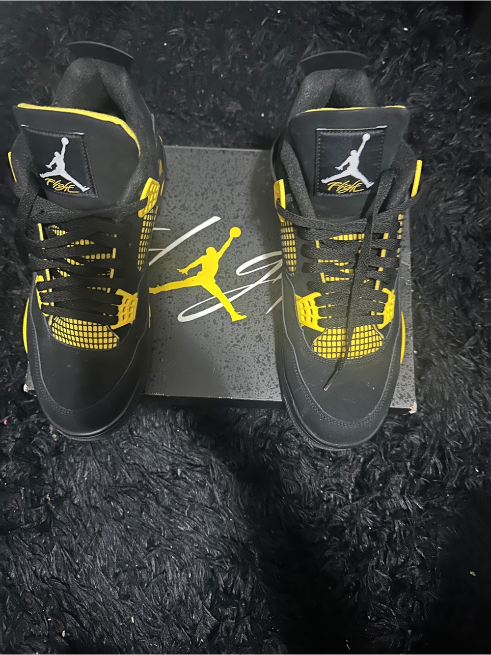 Jordan Men's Black and Yellow Retro Sneakers